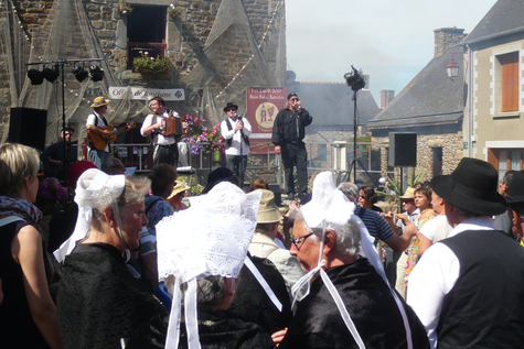 Traditional festival in Saint Suliac