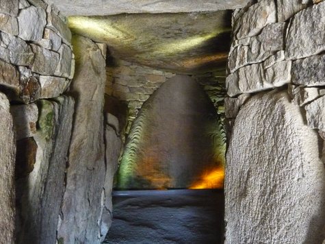 Locmariaquer dolmen table