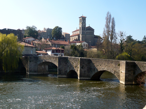 Guided tour in Clisson (town and castle)