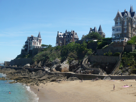 Dinard villas au bord de la plage et du sentier des douaniers