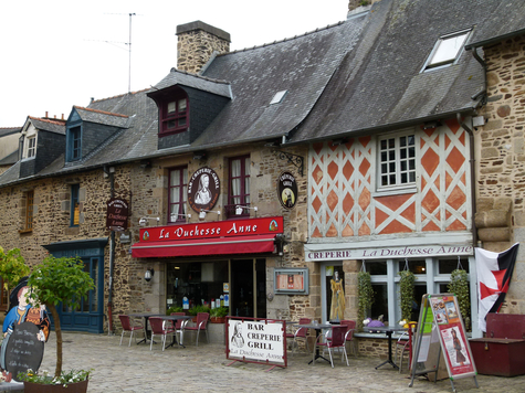 Fougères et ses maisons à pans de bois