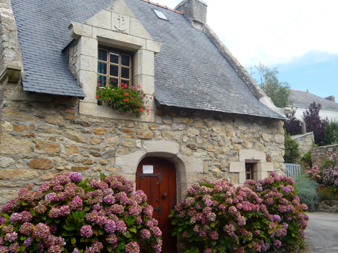 Discover the heritage of islands in the gulf of Morbihan (France)