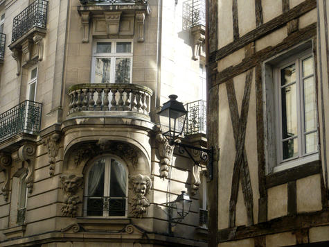 Contrastes d'architecture à Vannes